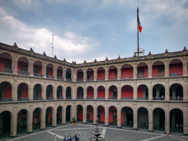 AMLO reaparece un cargo presidencial irrelevante desde hace 100 años. 