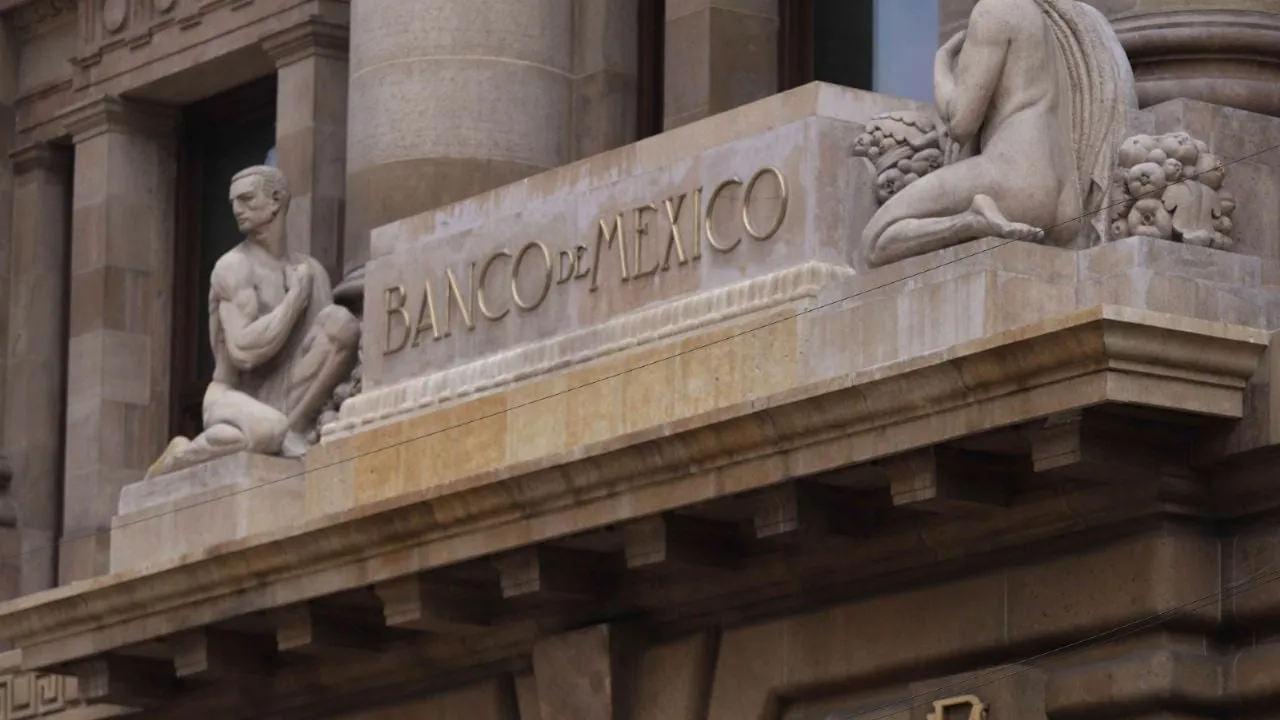 Banxico congela la tasa en medio del debate por su credibilidad