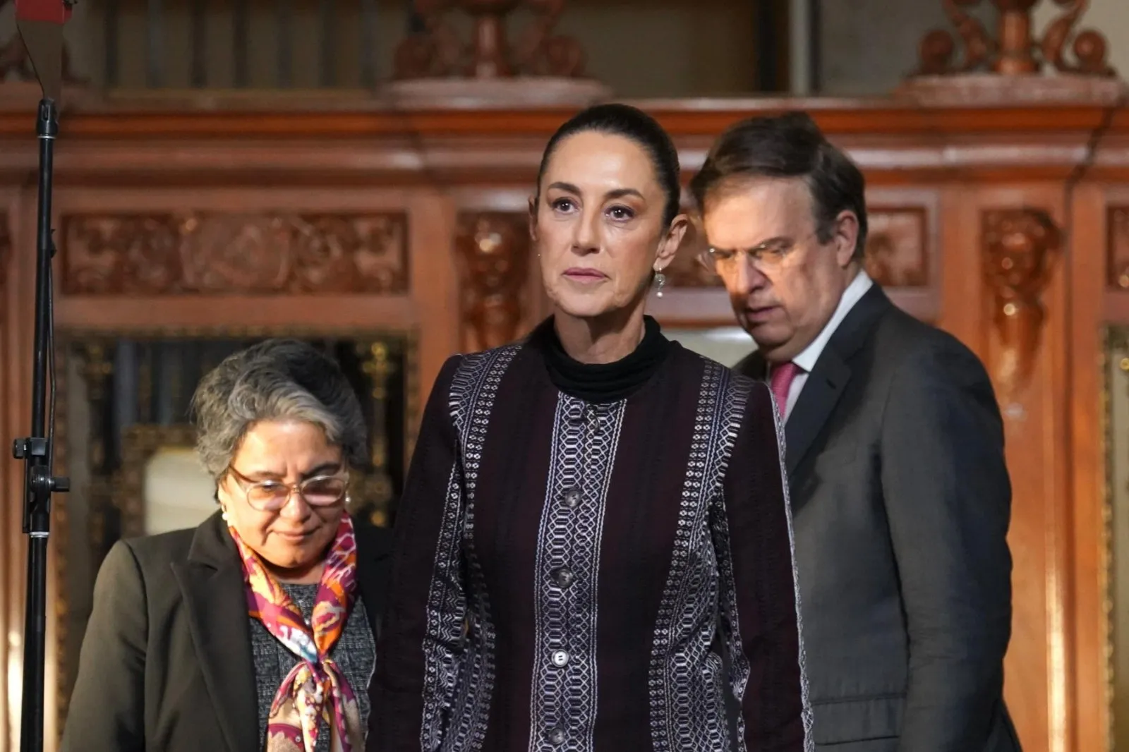Sheinbaum se reúne con su gabinete tras imposición de aranceles de Trump
