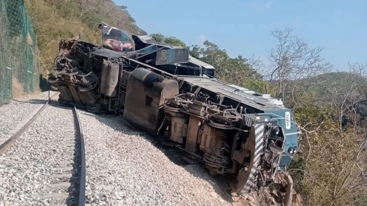 La FGR extrae información de la caja negra del Tren Interoceánico descarrilado