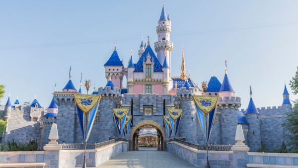 Disneyland abrirá sus puertas 