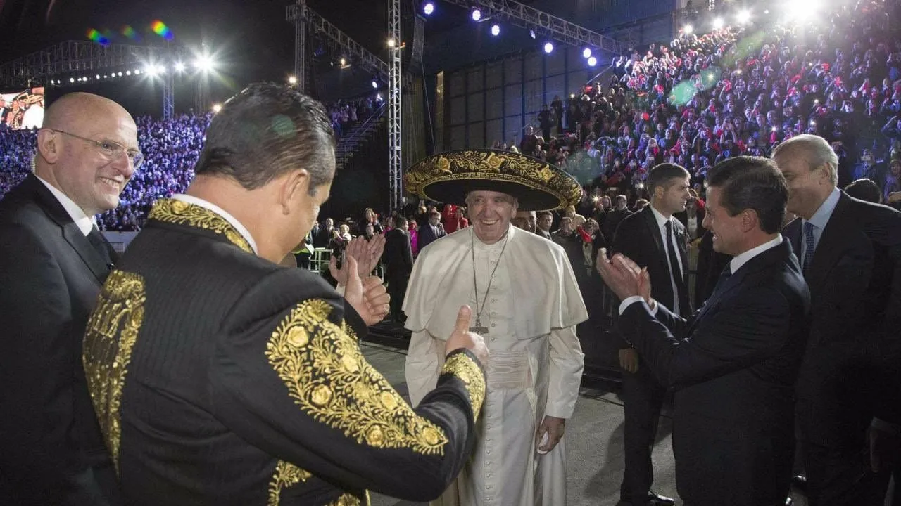 Peña Nieto reaparece para dar su pésame por la muerte del papa Francisco
