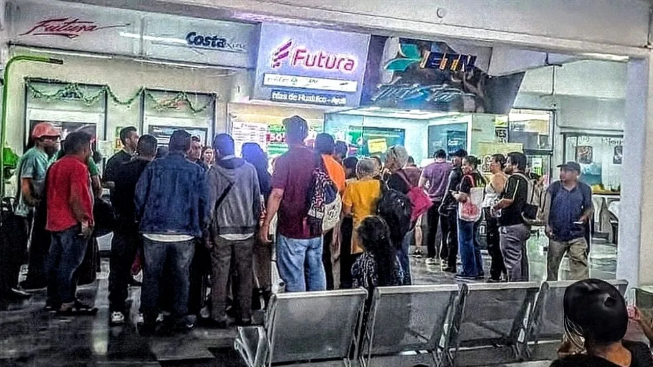 En Morelos suspenden salidas de autobuses por bloqueos del CJNG