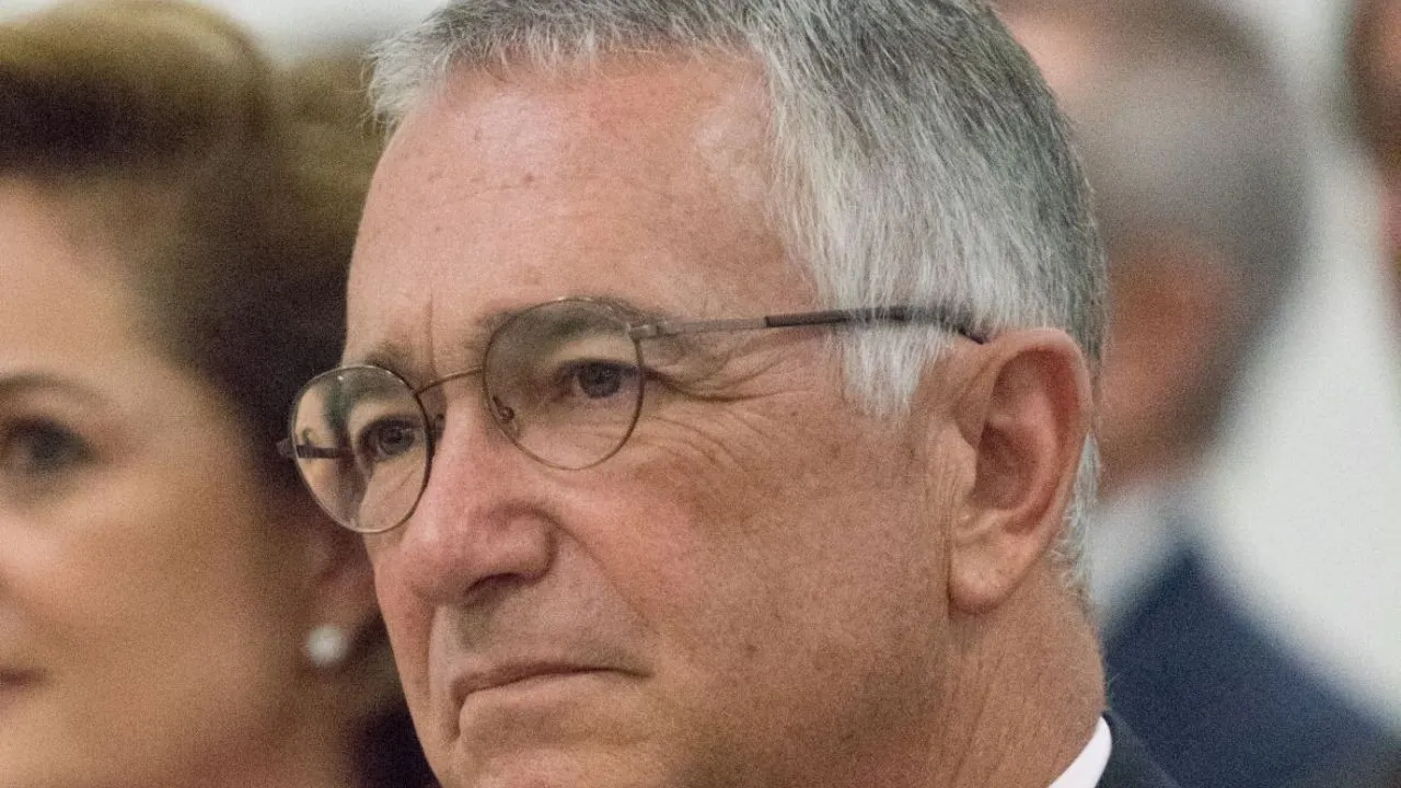 En plena disputa con el SAT, Afore Azteca de Salinas Pliego duplica ganancias y le gana a Hank