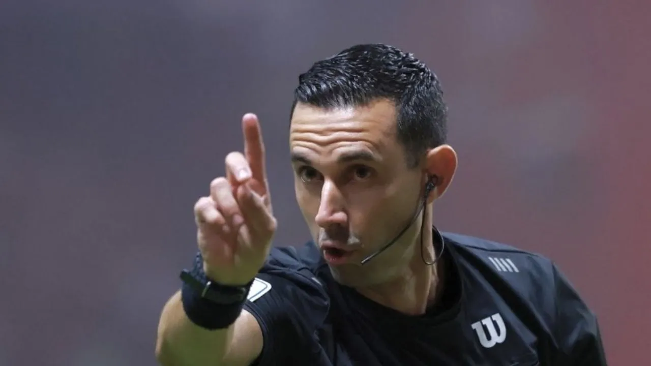 Tres árbitros mexicanos están varados en Qatar por conflicto en Medio Oriente