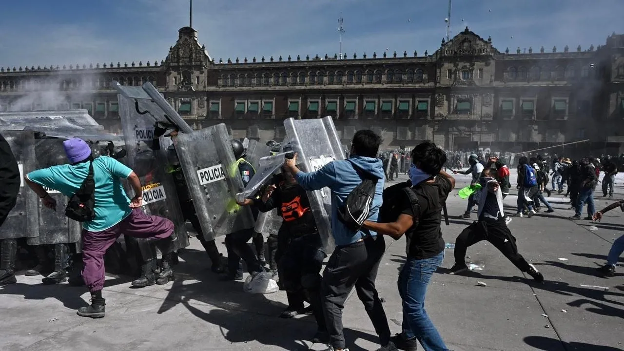 Comisión de Derechos Humanos de la CDMX investiga abuso policial en la marcha de la Gen-Z