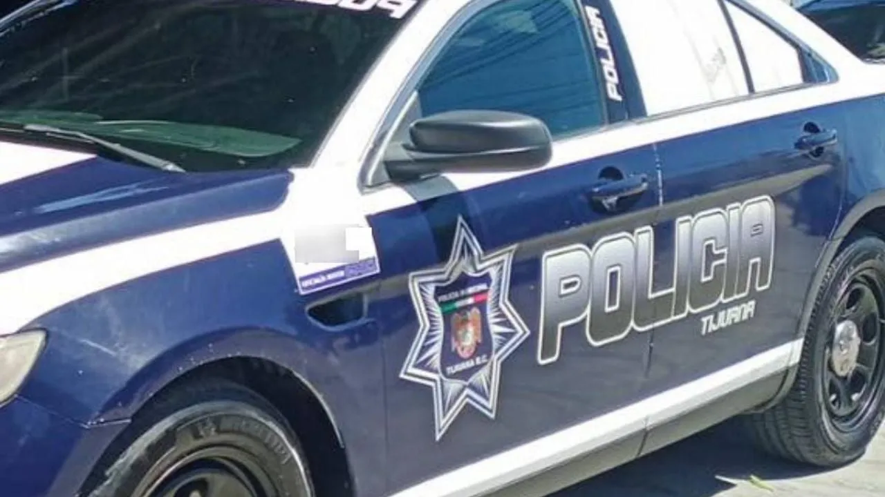 Tiran cabeza de mujer y cuerpo dentro de maleta en calle de Tijuana