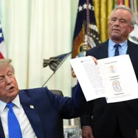 Médicos dicen que la orden de vacunas de Trump aumentará el miedo y pondrá en peligro a los niños