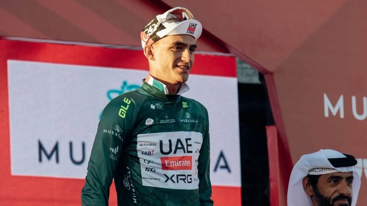Isaac del Toro finaliza segundo en la tercera etapa del Tour de los Emiratos Árabes