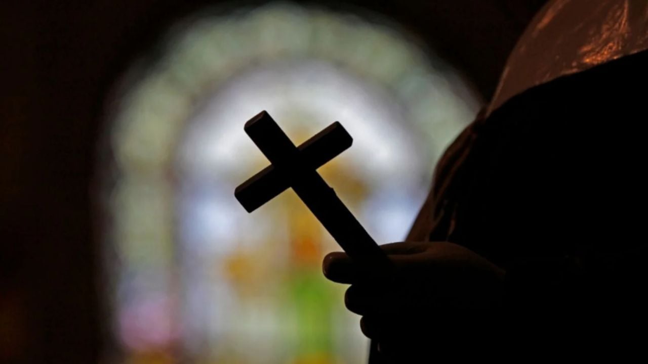 España aprueba extraditar a México a sacerdote acusado de abuso sexual en casa hogar de Jalisco