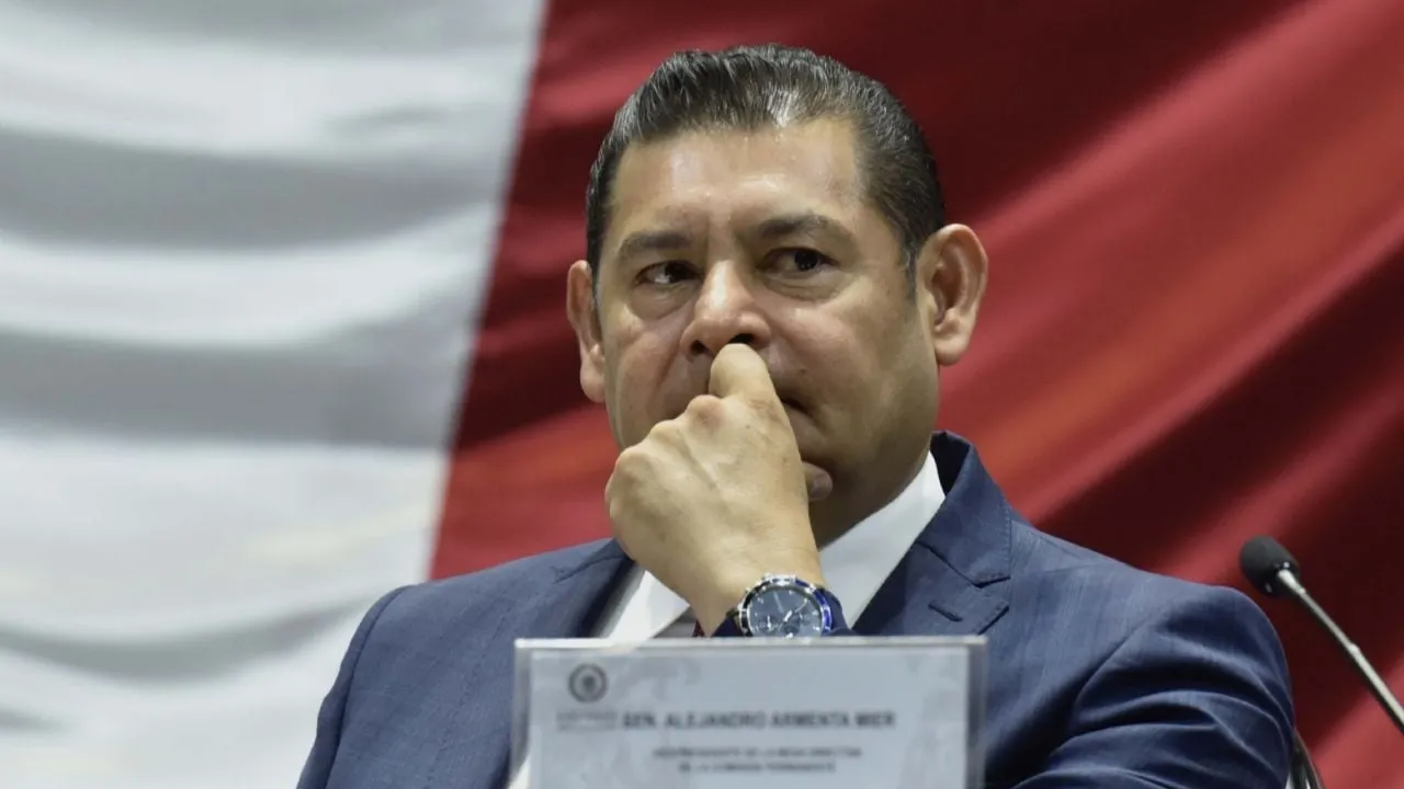 Jueces federales de Puebla admiten amparos contra la “Ley Censura”
