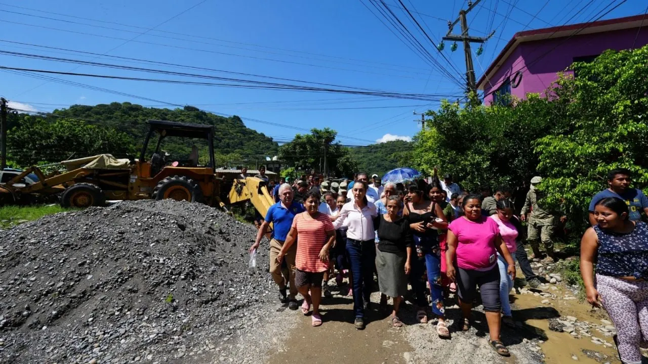 “No vamos a dejar nadie desamparado”: Sheinbaum tras recorrer zonas afectadas por lluvias