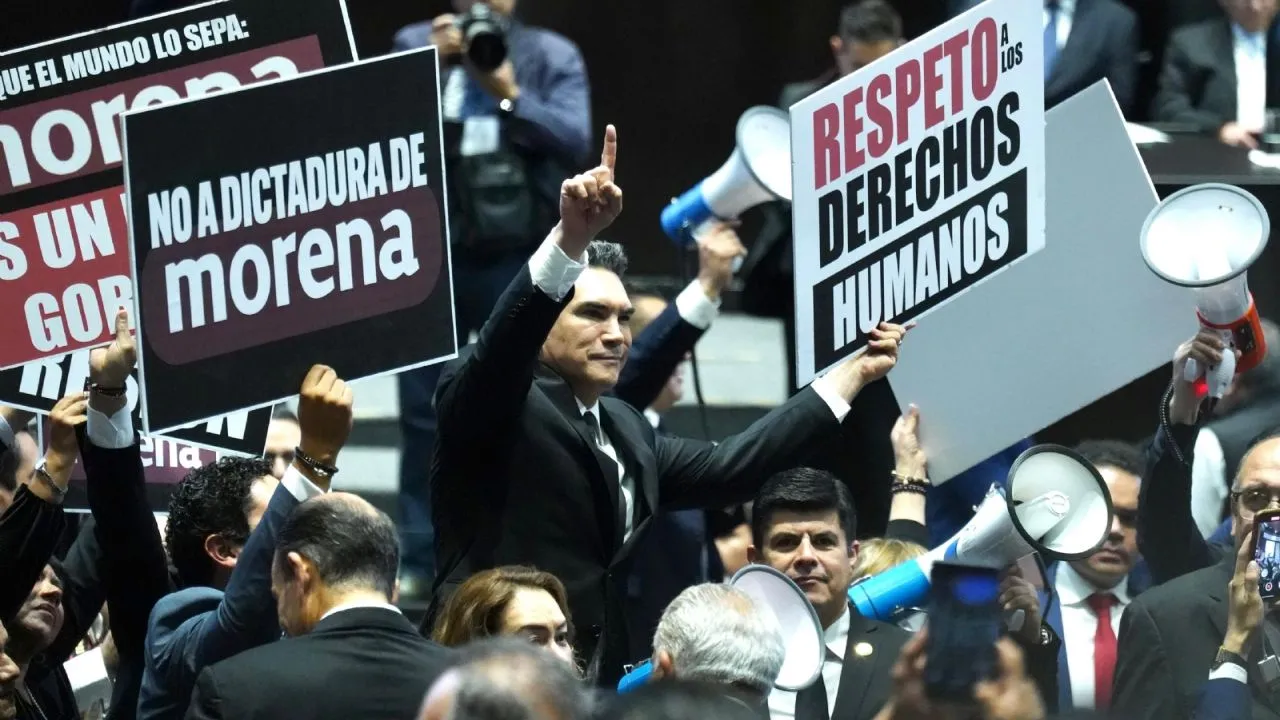 PRI intenta reventar la sesión del Congreso; Alito acusa a Morena de ser un cártel