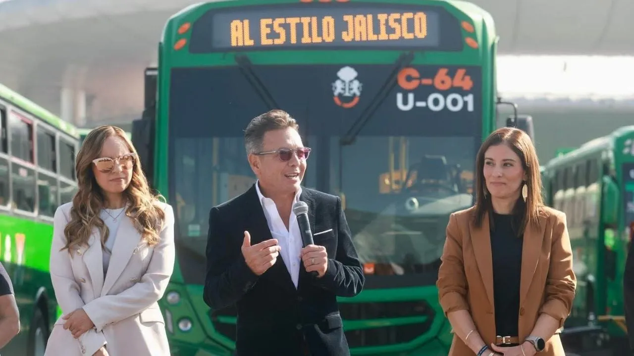 Jalisco da marcha atrás al "tarifazo" de 14 pesos en transporte público