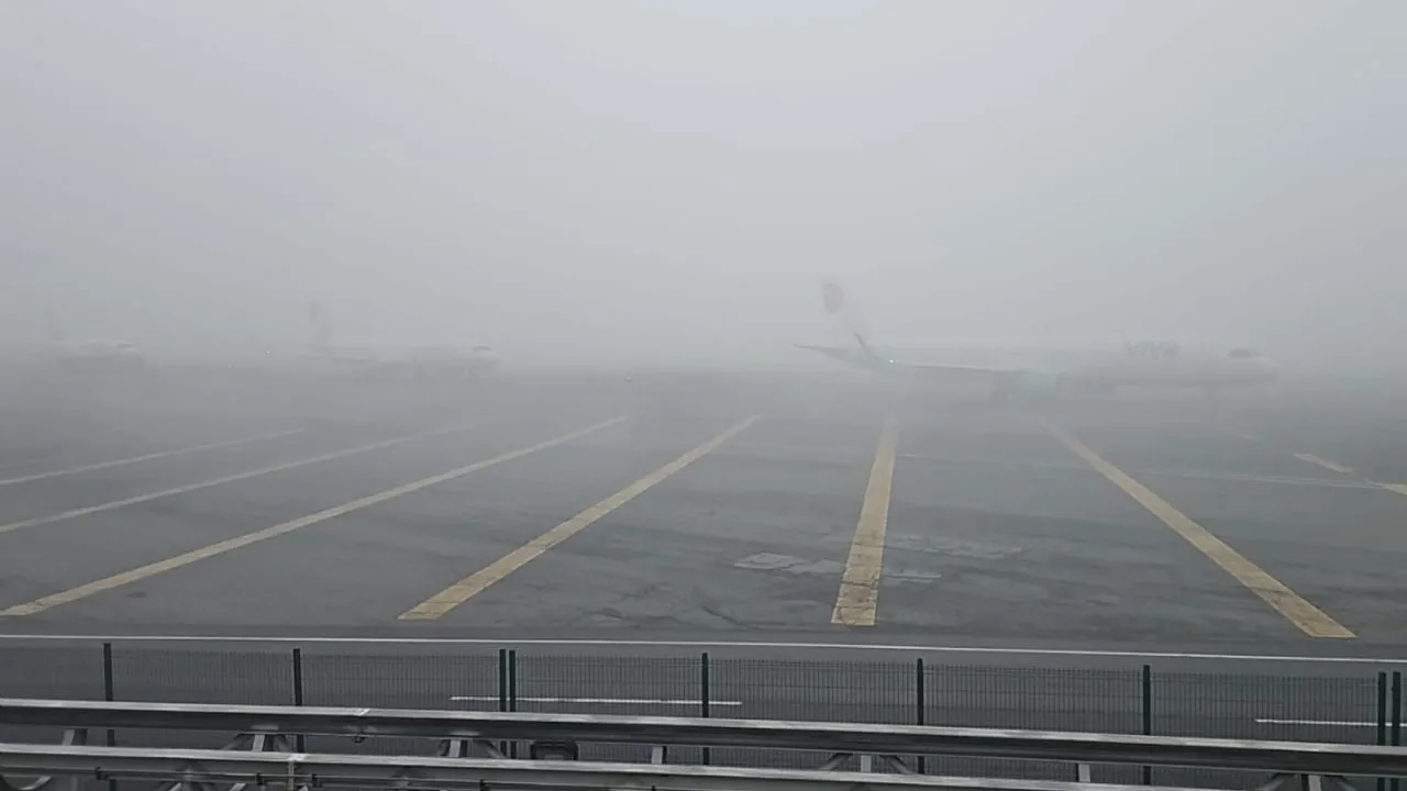 AICM suspende operaciones por neblina; frenan aterrizajes y despegues