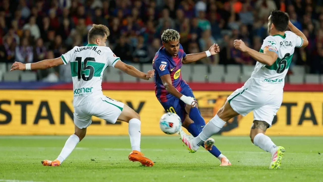 Barcelona gana 3-1 al Elche y se mantiene segundo en LaLiga