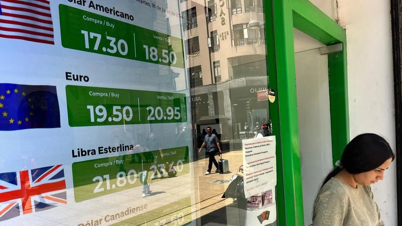 Peso sigue perdiendo ante escalada de la guerra en Irán y temor en los mercados