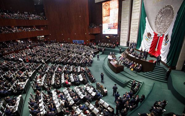 Diputados quitan al SAT uso de fotos. 