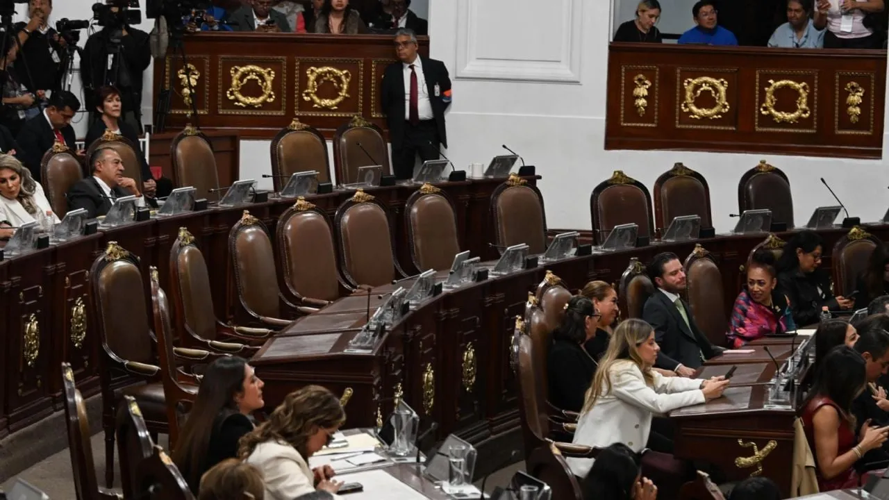 PAN arremete contra Brugada en su informe y abandona la sesión