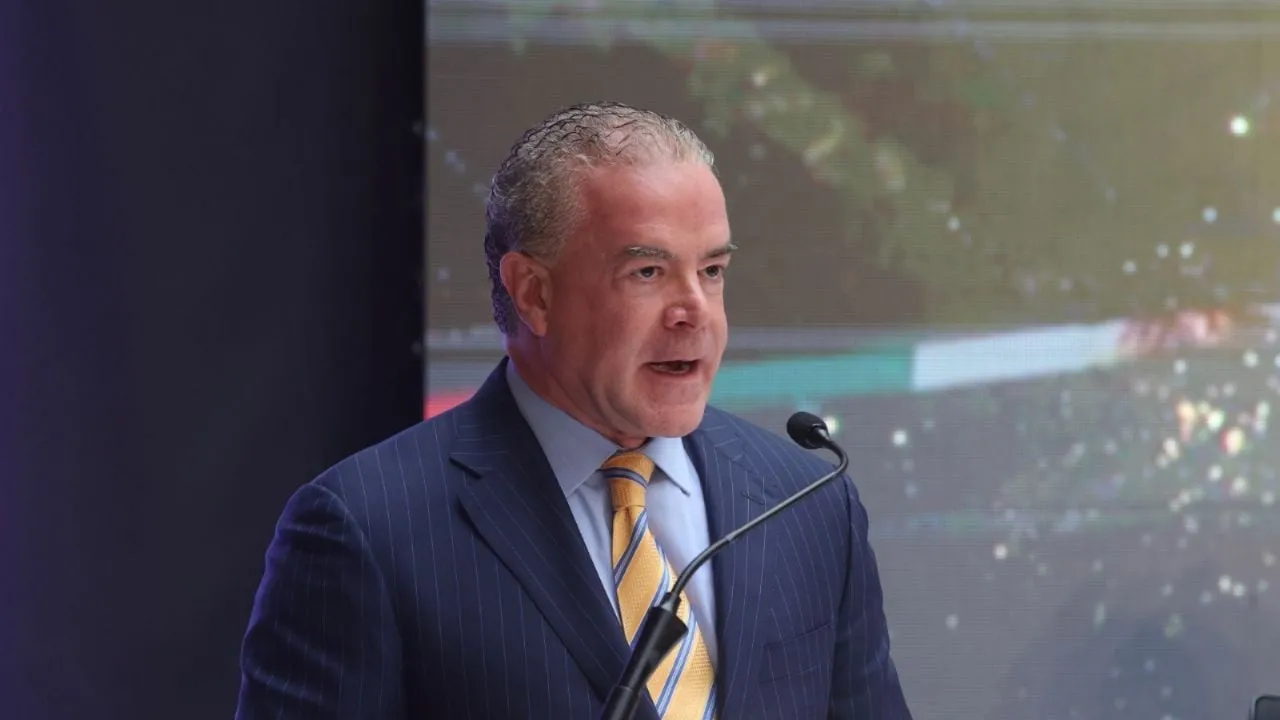 Juez suspende orden de aprehensión contra Raúl Rocha Cantú, copropietario de Miss Universo