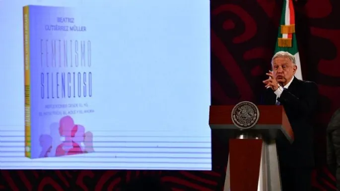 AMLO invita a la presentación del libro de Beatriz Gutiérrez Müller en el Zócalo