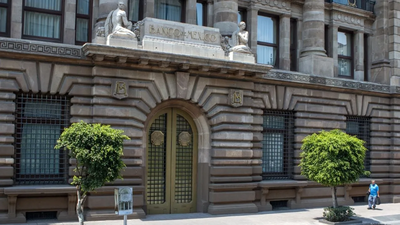 Peso se fortalece por recorte de Banxico y posible acuerdo comercial entre EU y China