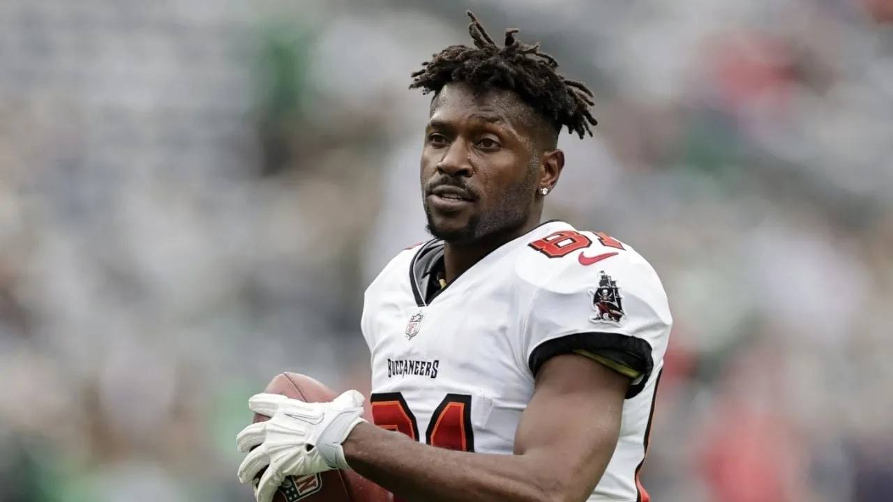 Antonio Brown detenido tras disparos fuera del evento de boxeo en Miami (Videos)