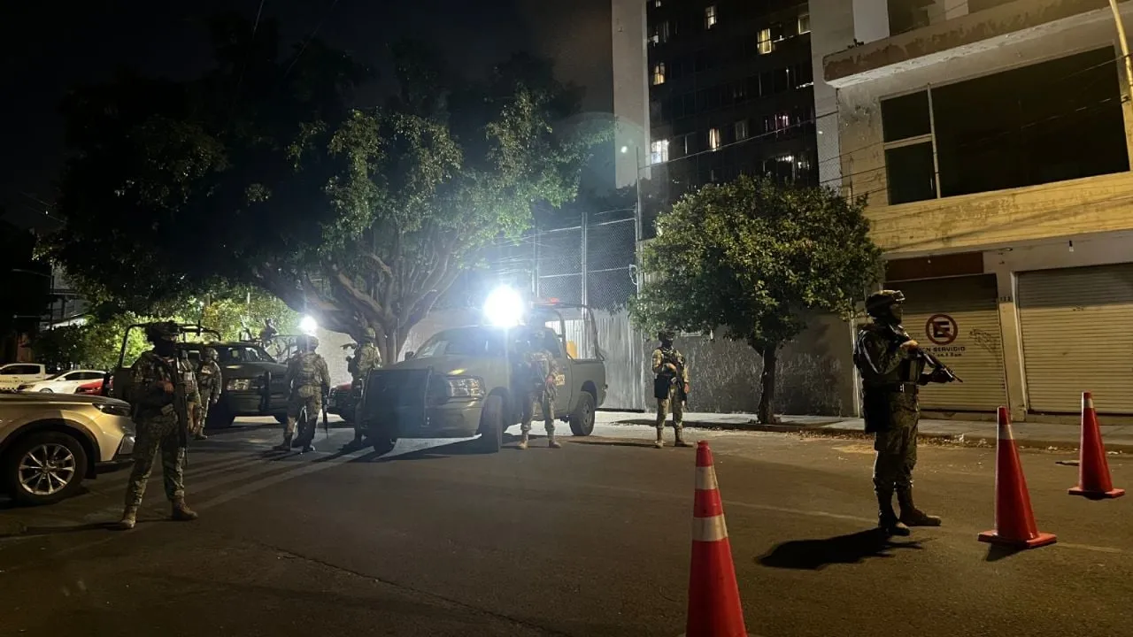 Despliegan operativo “antibloqueos” en Jalisco tras captura de líderes del CJNG