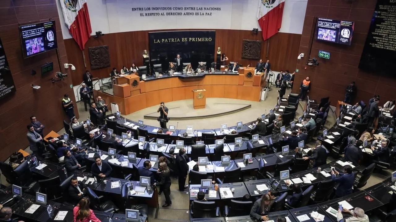 Oposición en el Senado votará a favor de limitar "pensiones doradas" a exfuncionarios