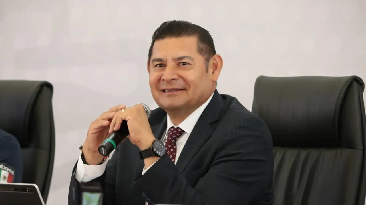 Armenta analiza compra de acciones de concesionaria del agua de Puebla