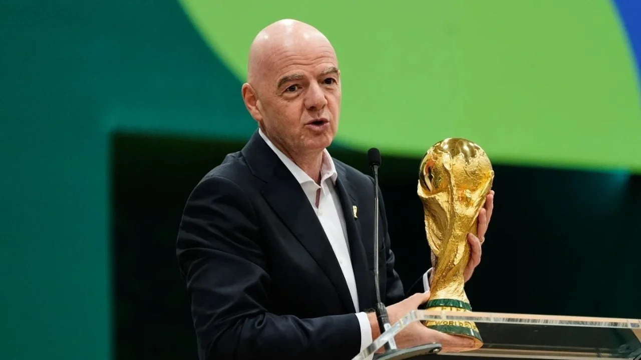 Infantino, presidente de la FIFA, es objeto de una nueva denuncia penal por parte de Platini