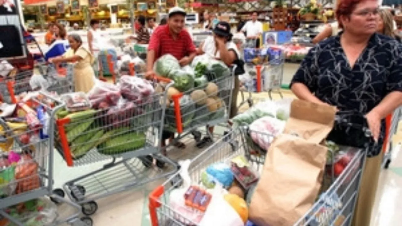 Se avecina la recesión en México; consumo de los mexicanos sigue cayendo, según el Inegi