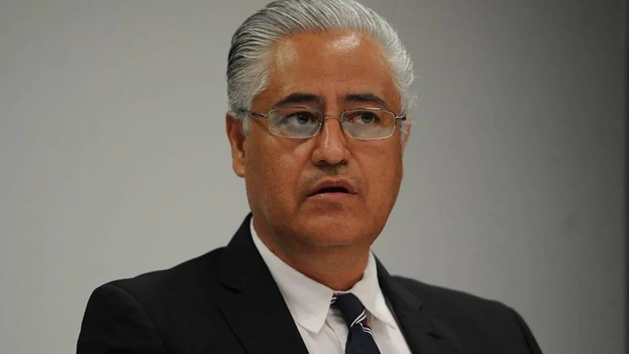 Dan prisión preventiva a exrector de la UAEM por delincuencia organizada y enriquecimiento ilícito