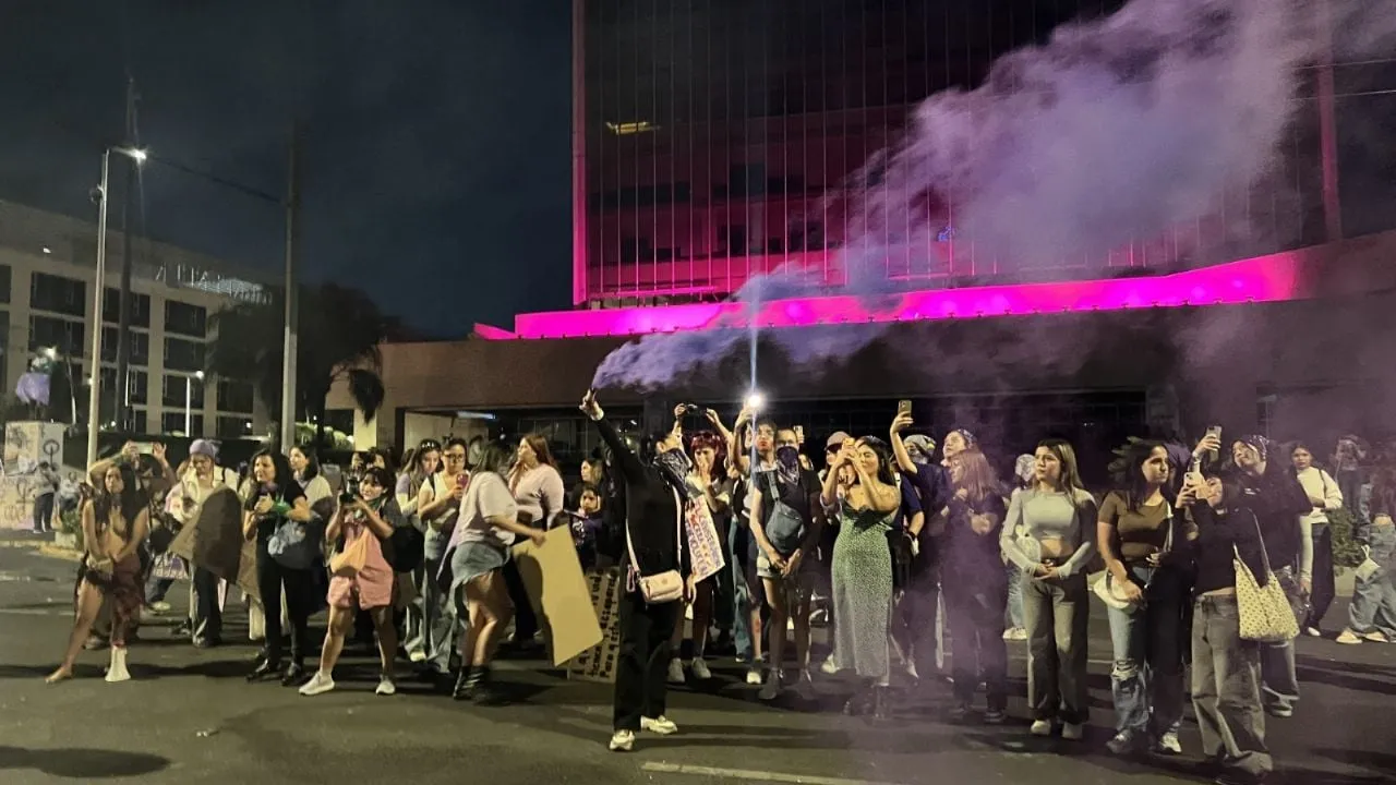 Marchas del 8M en Guadalajara reúnen a más de 15 mil mujeres y terminaron en enfrentamientos