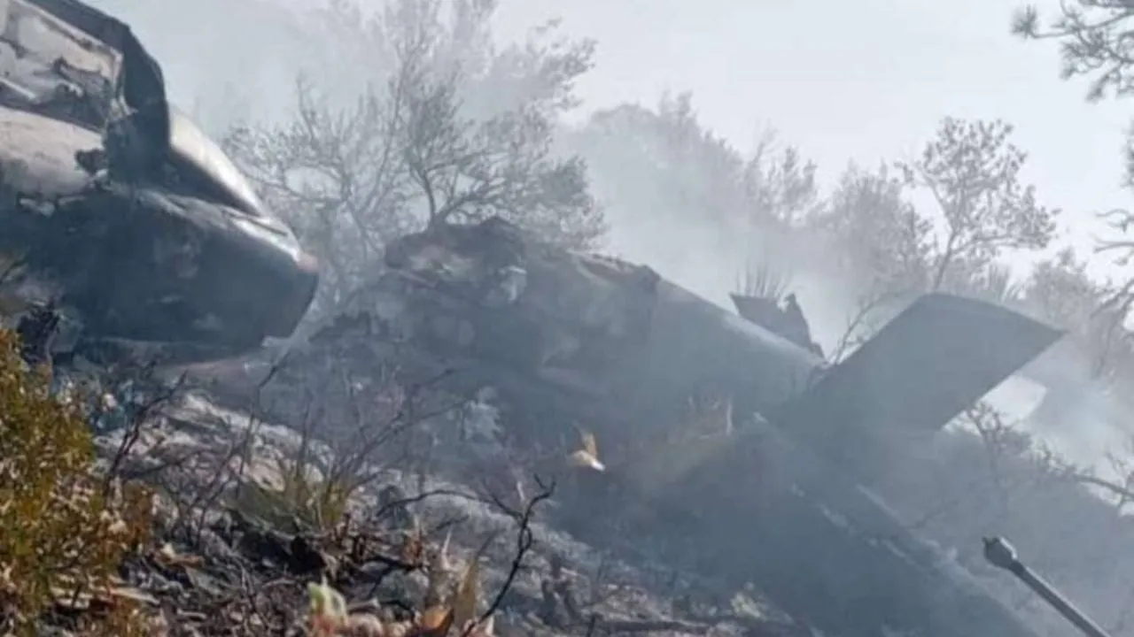 Brigadistas resultan lesionados en desplome de helicóptero mientras combatían incendio forestal
