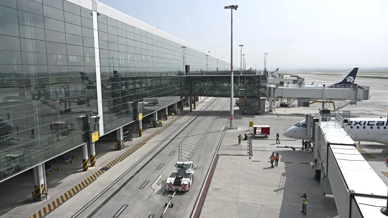 Golpe “grave y unilateral”, el sector aeronáutico mexicano en problemas tras suspensión de vuelos