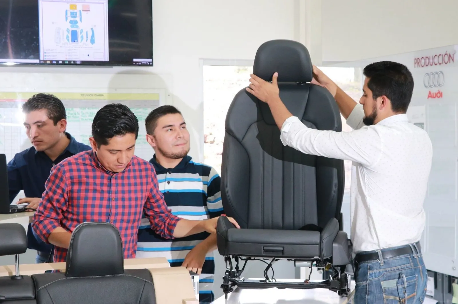 Autopartes que cumplan con el T-MEC estarán exentas de aranceles... por ahora: Casa Blanca