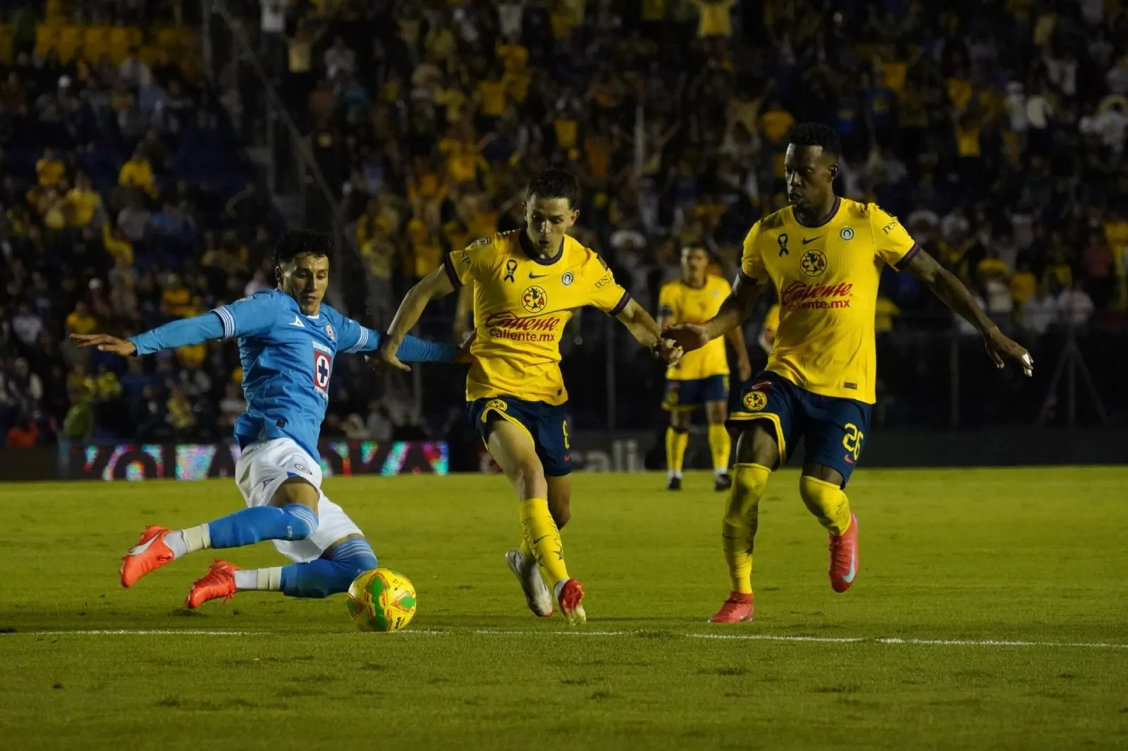 América y Cruz Azul se reparten puntos en el Clásico Joven tras empatar 0-0 (Videos)