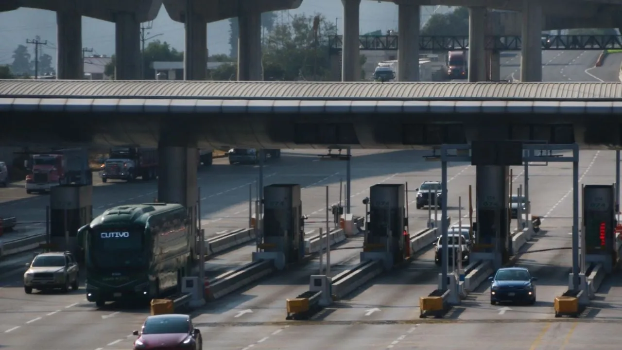 Gobierno alista tarjeta para pago de peaje en autopistas