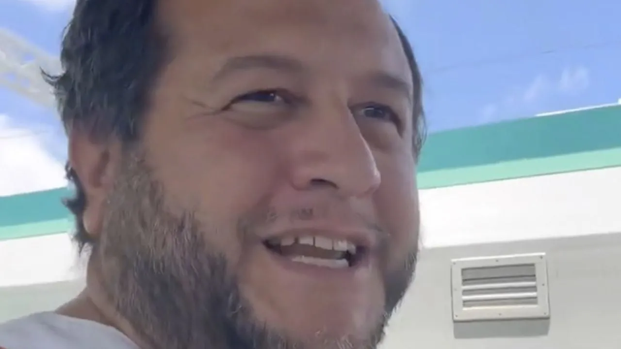 José Ramón López Beltrán arremete contra Molotov por criticar a la 4T