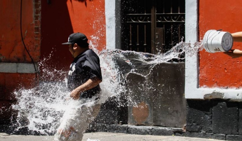 Aguas con el agua en sábado de gloria: Esta es la multa por desperdiciarla en la #CDMX