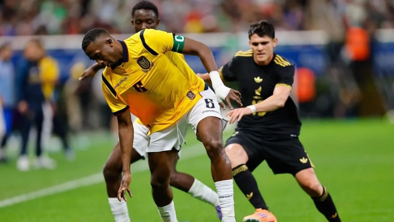Abuchean en Guadalajara a México por el empate 1-1 con Ecuador