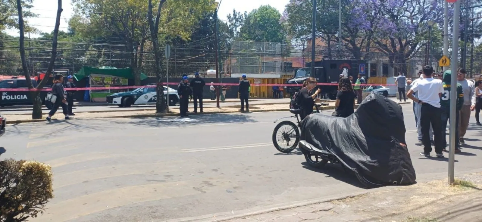 Desalojan la Prepa 5 de la UNAM por presunta amenaza de bomba (Video)