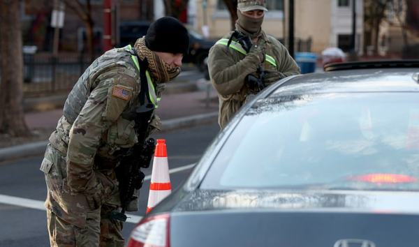 Arrestan a un hombre que intentó entrar en centro de Washington con 500 balas.