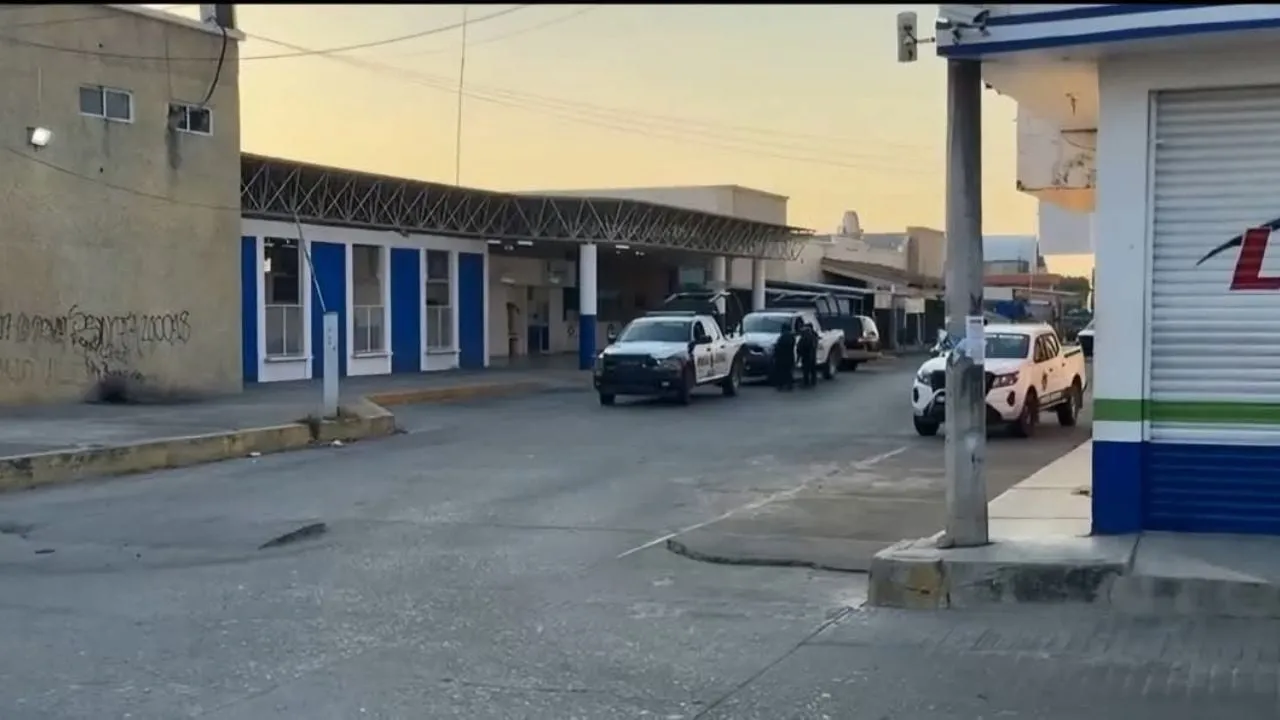 Enfrentamiento en central camionera de Pinotepa Nacional deja tres muertos