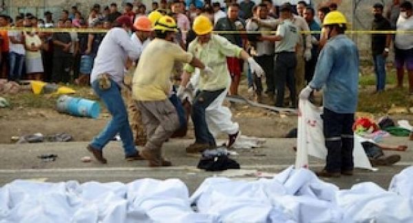 La tragedia: 54 migrantes mueren en accidente de trailer
