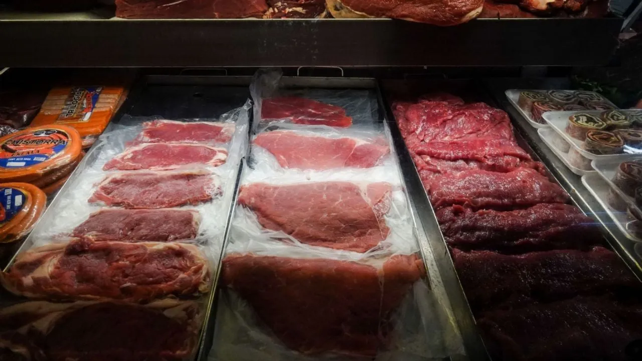 Mexicanos consumirán menos carne en 2026 por alza de precios
