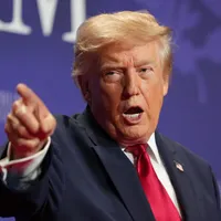 Operación encubierta de Trump: Cambió de avión en secreto ante amenazas (Imágenes y Video)