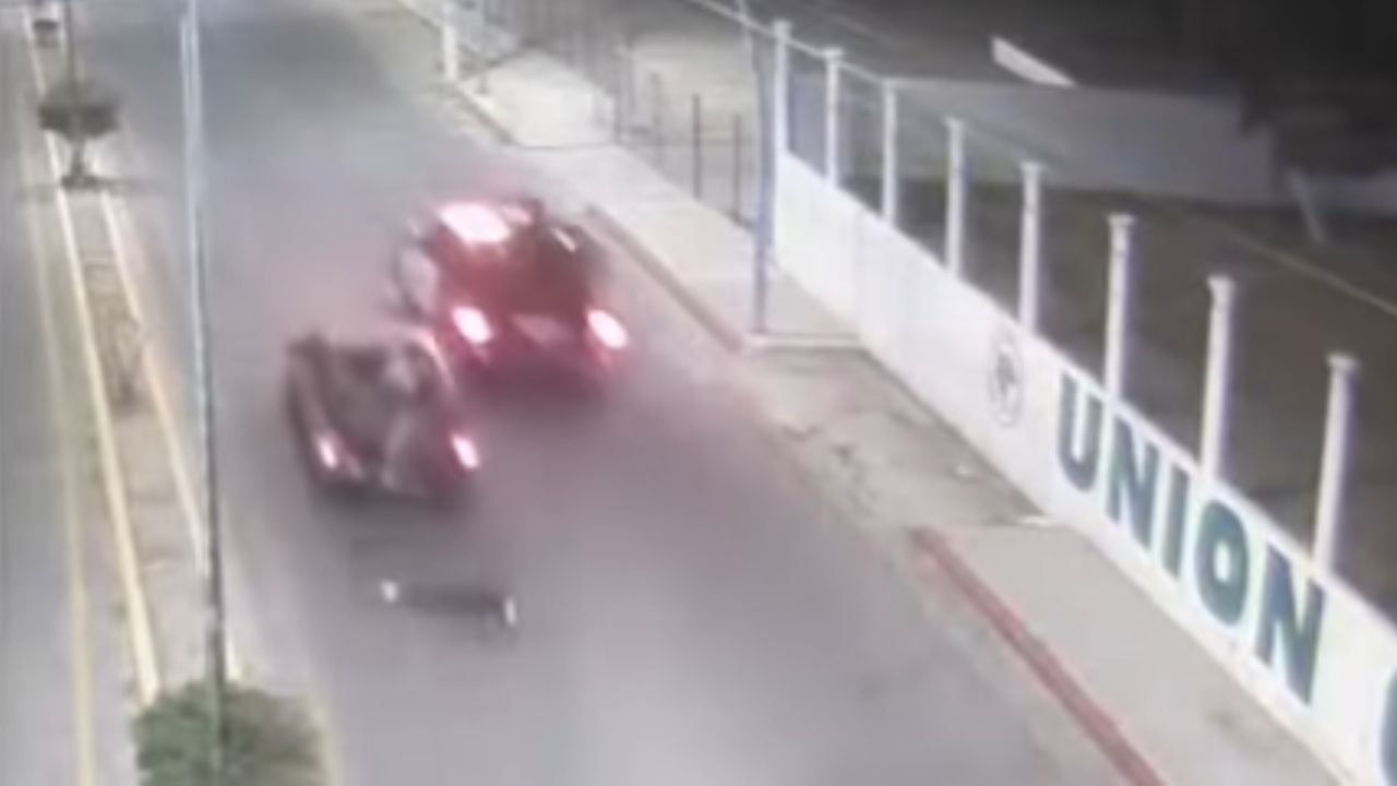 Normalistas eran perseguidos por policías, uno cayó y murió; FGE recoge evidencias tres días después