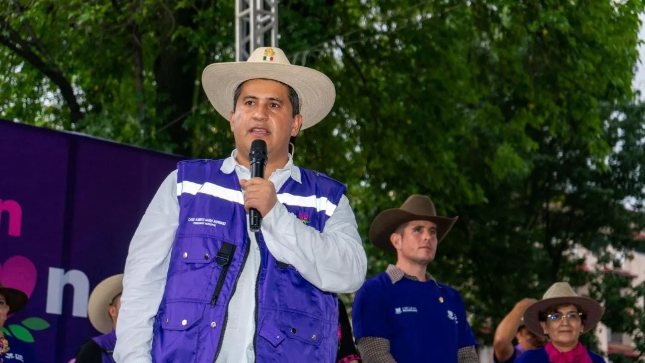 Alcalde de Uruapan suspende obras de teleférico; exige capturar a los asesinos de un policía